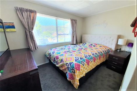 Photo of property in 21 Mcenroe Grove, Naenae, Lower Hutt, 5011