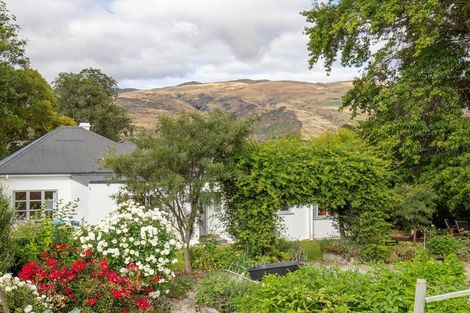 Photo of property in 124 Roxburgh Road East, Roxburgh East, Roxburgh, 9571