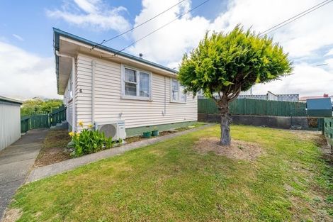 Photo of property in 6 Worcester Place, Cannons Creek, Porirua, 5024