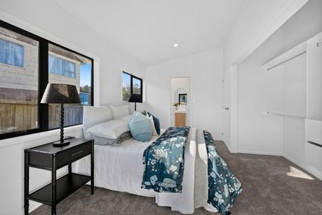 Photo of property in 13 Cedar Heights Avenue, Massey, Auckland, 0614