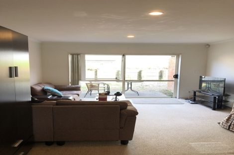Photo of property in 10 Brashier Circle, Sunnyvale, Auckland, 0612