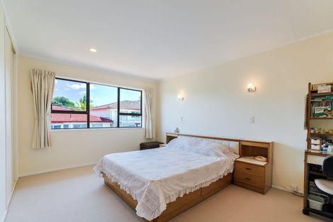 Photo of property in 2/28 Birman Close, Half Moon Bay, Auckland, 2012