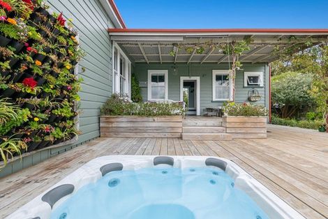 Photo of property in 1 Green Lane, Helensville, 0800