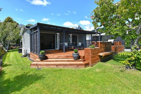 Photo of property in 4 Pinehaven Road, Pinehaven, Upper Hutt, 5019