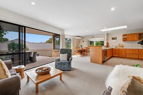 Photo of property in 9 Thornbill Rise, Unsworth Heights, Auckland, 0632