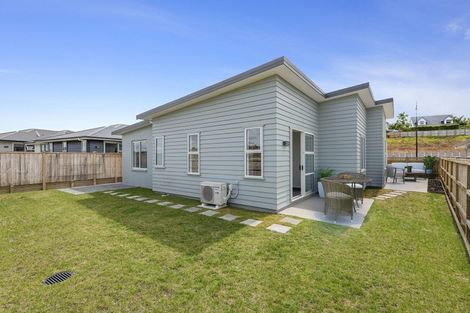 Photo of property in 29 Kukuwai Avenue, Red Beach, 0932