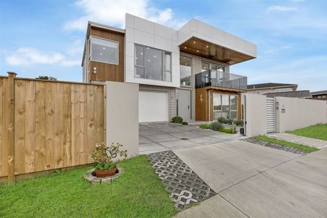 Photo of property in 11 Gulf Crest, Bucklands Beach, Auckland, 2012