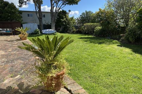 Photo of property in 2/399 East Coast Road, Mairangi Bay, Auckland, 0630
