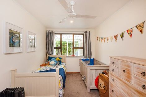 Photo of property in 11 Montrose Place, Takaro, Palmerston North, 4412