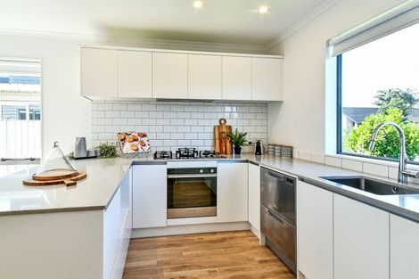 Photo of property in 9 Waituarua Drive, Takanini, 2112