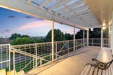 Photo of property in 83 Pupuke Road, Northcote, Auckland, 0627