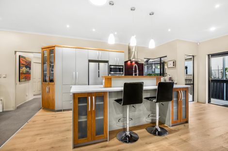 Photo of property in 2 Ellivani Rise, Pukekohe, 2120