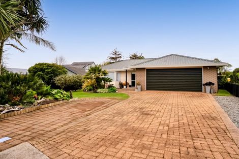 Photo of property in 12 Frank Frethey Place, Highlands Park, New Plymouth, 4312