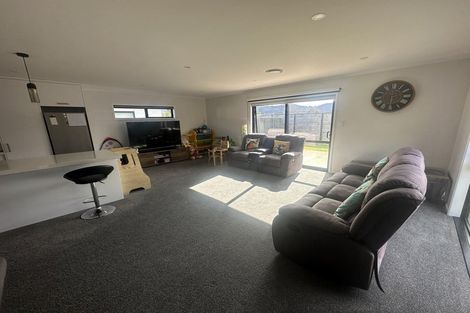 Photo of property in 34 Te Kaeaea Crescent, Wallaceville, Upper Hutt, 5018