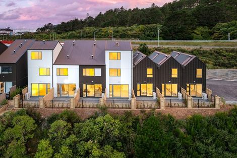 Photo of property in 84 Ara Paiwhenua, Tawa, Wellington, 5028