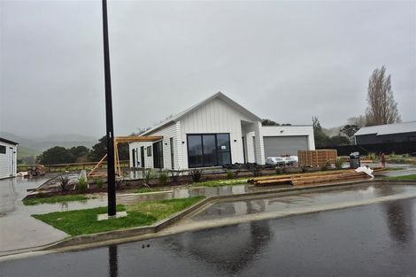 Photo of property in 64 Mataikokako Loop, Kawakawa Bay, 2585