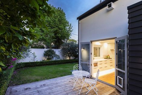 Photo of property in 17 Helmores Lane, Merivale, Christchurch, 8014