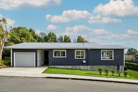 Photo of property in 18 Bloomsbury Grove, Newlands, Wellington, 6037