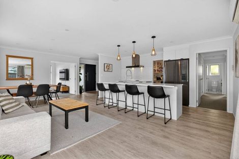 Photo of property in 33 Te Kio Crescent, Papamoa Beach, Papamoa, 3118