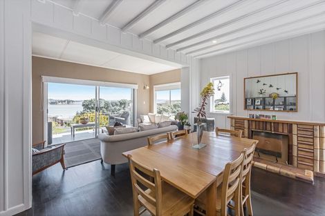 Photo of property in 21 Tindalls Bay Road, Tindalls Beach, Whangaparaoa, 0930