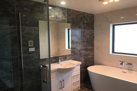 Photo of property in 10 Arataki Way, Glen Eden, Auckland, 0602