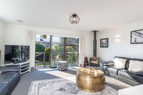 Photo of property in 2/8 Murray Street, Wallaceville, Upper Hutt, 5018