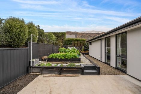 Photo of property in 12 Sapphire Spring Rise, Wanaka, 9305