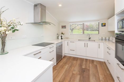Photo of property in 17 Orinda Close, Botany Downs, Auckland, 2010