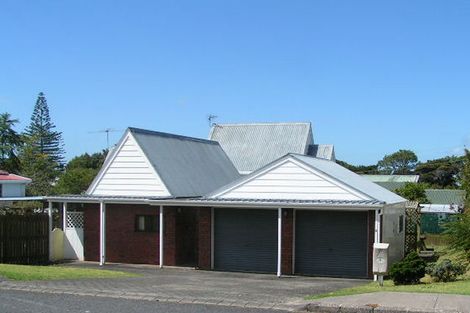 Photo of property in 6 Fairfax Avenue, Northcote, Auckland, 0627