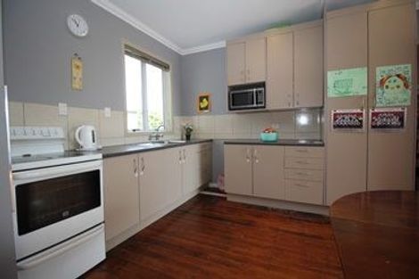 Photo of property in 34 Peverill Crescent, Papatoetoe, Auckland, 2025