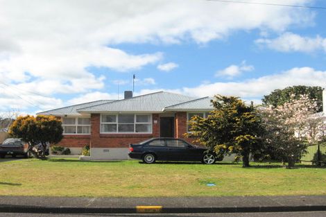Photo of property in 8 Salas Place, Papakura, 2110