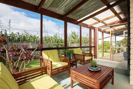 Photo of property in 7 Parakai Avenue, Parakai, 0830