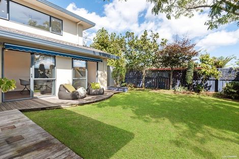 Photo of property in 10 Bridgehead Cove, West Harbour, Auckland, 0618
