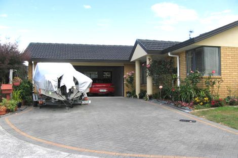 Photo of property in 24 Copplestone Place, New Lynn, Auckland, 0600