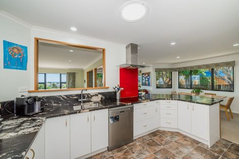 Photo of property in 46 Hicks Crescent, Waikanae Beach, Waikanae, 5036
