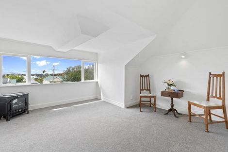 Photo of property in 41 Stanley Point Road, Stanley Point, Auckland, 0624