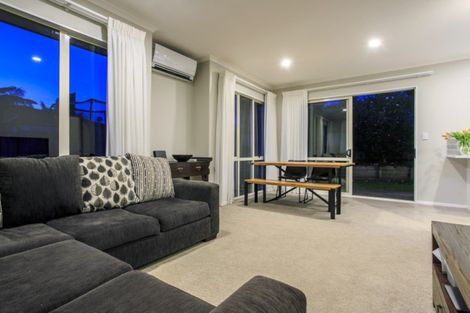 Photo of property in 7 Admirals Court Drive, Greenhithe, Auckland, 0632
