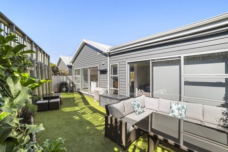 Photo of property in 35 Cresswell Place, Johnsonville, Wellington, 6037