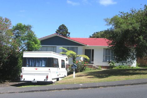 Photo of property in 53 Easton Park Parade, Glenfield, Auckland, 0629