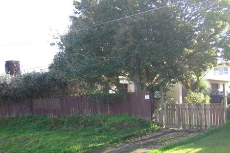 Photo of property in 2 Donovan Avenue, Massey, Auckland, 0614