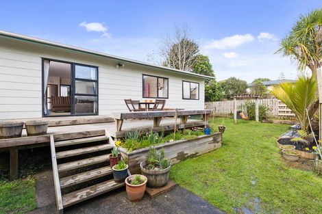 Photo of property in 2/20 Kamara Road, Glen Eden, Auckland, 0602