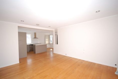 Photo of property in 21 Chilcott Road, Henderson, Auckland, 0612