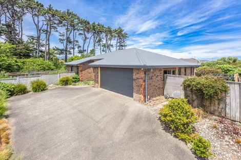 Photo of property in 134 Weggery Drive, Waikanae Beach, Waikanae, 5036