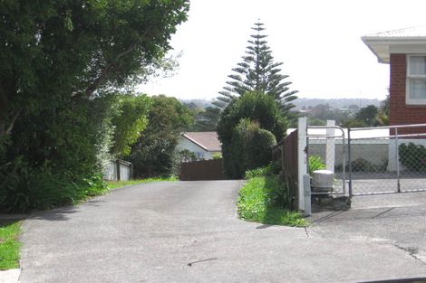 Photo of property in 1/37 Kirrie Avenue, Te Atatu South, Auckland, 0610