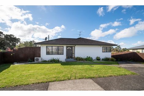 Photo of property in 13 Zefiro Drive, Massey, Auckland, 0614