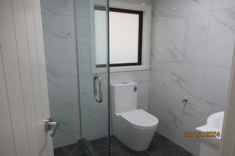 Photo of property in 15 Fernhaven Place, Massey, Auckland, 0614