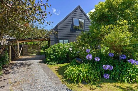 Photo of property in 3 Henare Street, Waikanae Beach, Waikanae, 5036