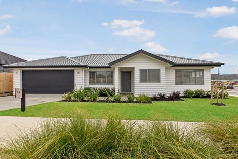Photo of property in 24 Vinistra Road, Kumeu, 0810