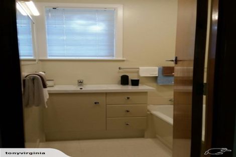 Photo of property in 14 York Road, Titirangi, Auckland, 0604