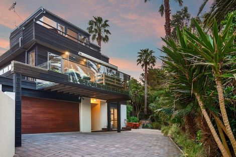 Photo of property in 2/946 Beach Road, Waiake, Auckland, 0630